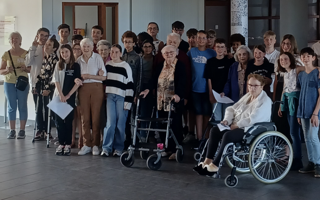 Les résidents de l’EHPAD de Sainte Pazanne en visite au collège ce vendredi 7 juin 2024